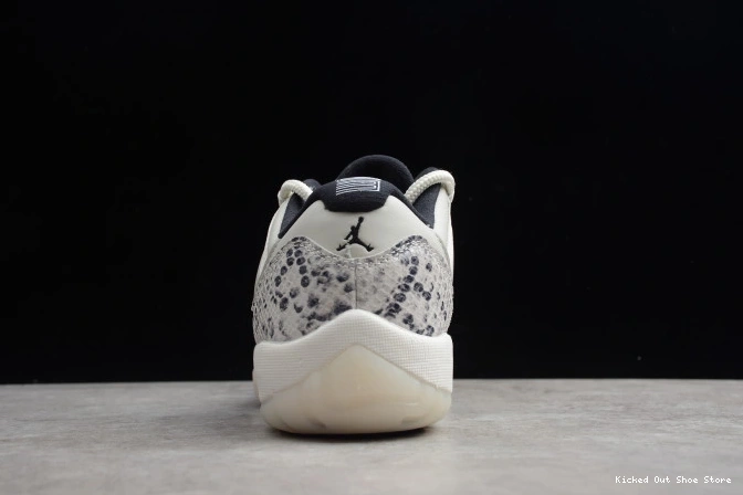 Kick Theory Bone Light SE CD6846-002 Low Air 11 Snake Jordan 0715